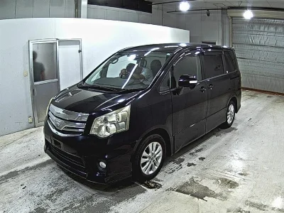 TOYOTA NOAH