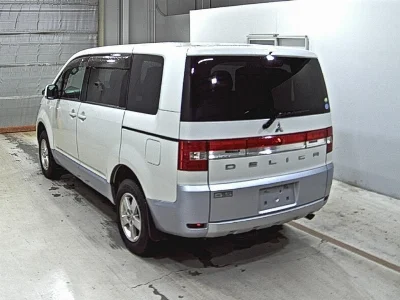 MITSUBISHI DELICA D5