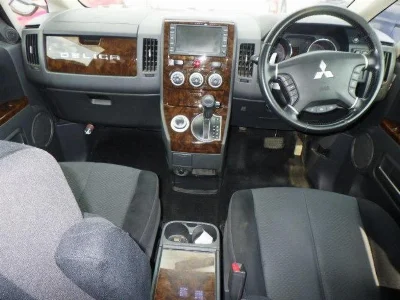 MITSUBISHI DELICA D5