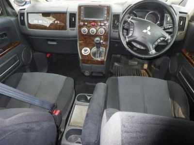 MITSUBISHI DELICA D5