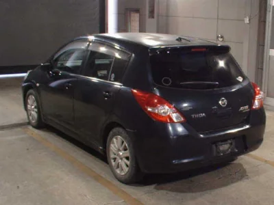 NISSAN TIIDA