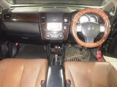 NISSAN TIIDA
