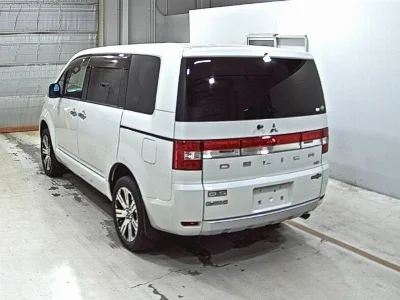 MITSUBISHI DELICA D5