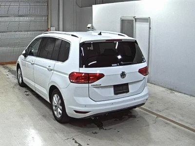 VOLKSWAGEN GOLF TOURAN