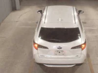 Цена авто Toyota Corolla с аукционов Японии, номер кузова ZWE211W, пробег 128 000, оценка 8