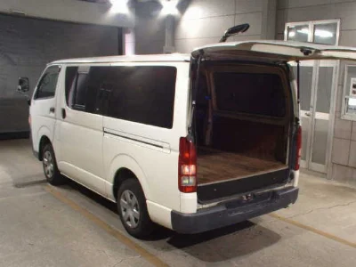 TOYOTA HIACE