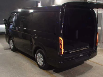 TOYOTA HIACE