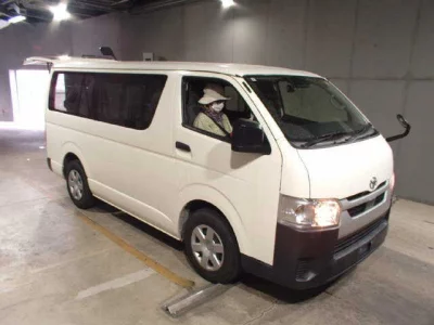 TOYOTA HIACE VAN