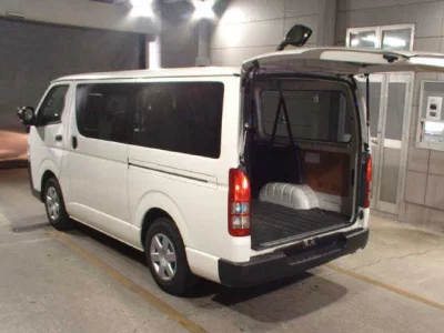 TOYOTA HIACE VAN