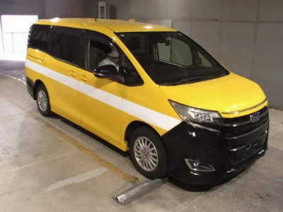TOYOTA NOAH