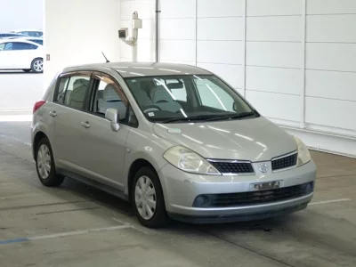 NISSAN TIIDA