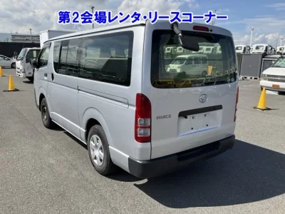 TOYOTA HIACE VAN