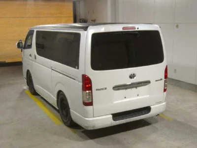 TOYOTA HIACE VAN