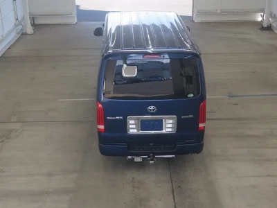 TOYOTA REGIUS ACE VAN