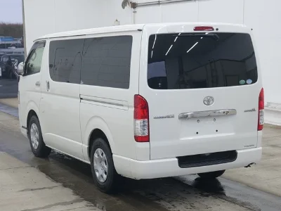TOYOTA REGIUS ACE VAN