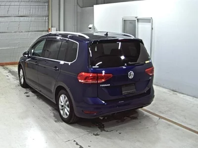 VOLKSWAGEN GOLF TOURAN
