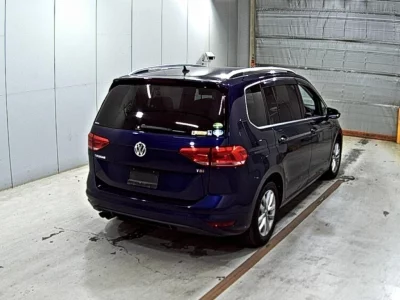 VOLKSWAGEN GOLF TOURAN