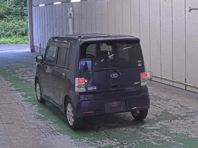 TOYOTA PIXIS SPACE