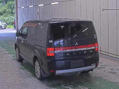 MITSUBISHI DELICA D5