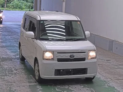 TOYOTA PIXIS SPACE