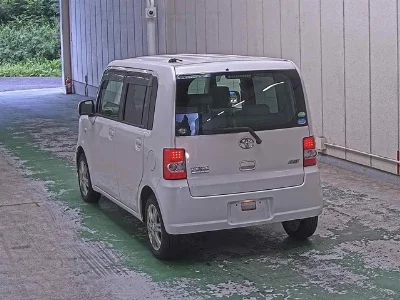 TOYOTA PIXIS SPACE