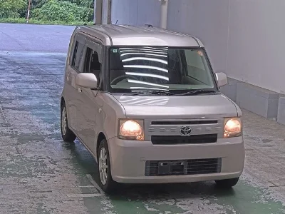 TOYOTA PIXIS SPACE