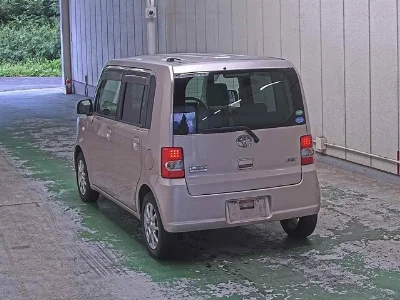 TOYOTA PIXIS SPACE