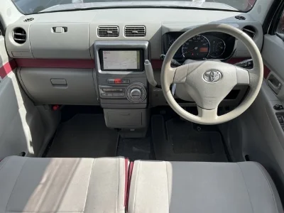 TOYOTA PIXIS SPACE