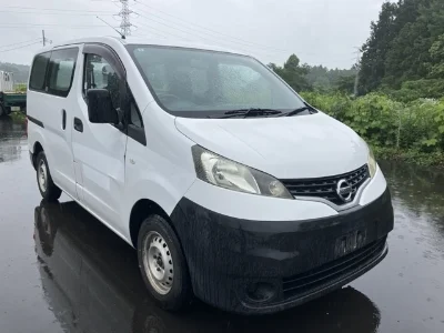 NISSAN NV200