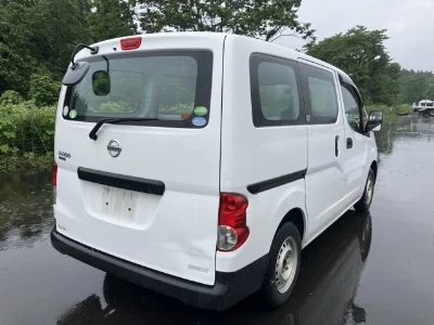 NISSAN NV200