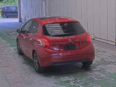 PEUGEOT 208