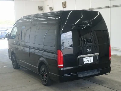 TOYOTA HIACE