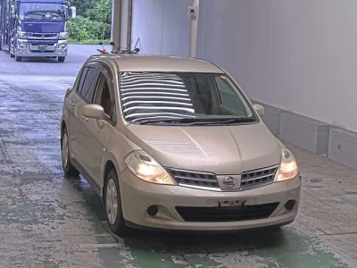 NISSAN TIIDA