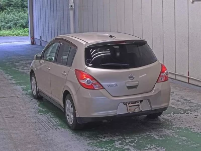 NISSAN TIIDA