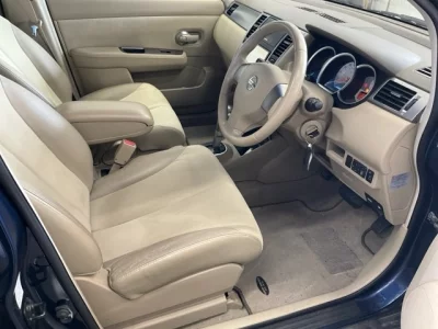 NISSAN TIIDA