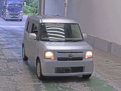 TOYOTA PIXIS SPACE