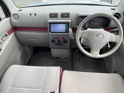 TOYOTA PIXIS SPACE