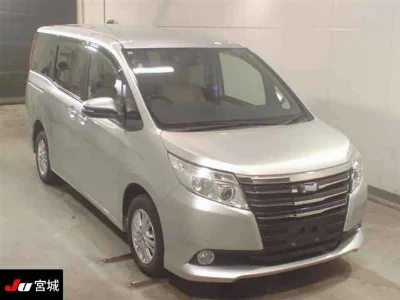 TOYOTA NOAH