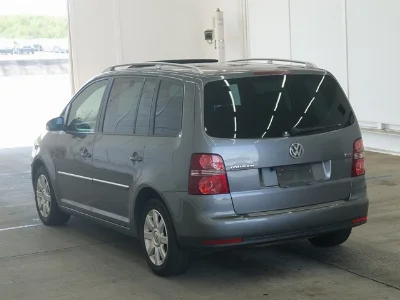 VOLKSWAGEN GOLF TOURAN