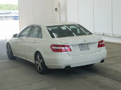 MERCEDES BENZ E CLASS