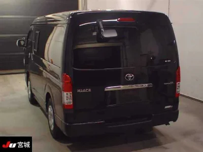TOYOTA HIACE VAN