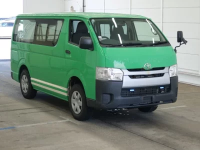 TOYOTA HIACE VAN