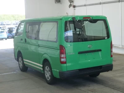 TOYOTA HIACE VAN