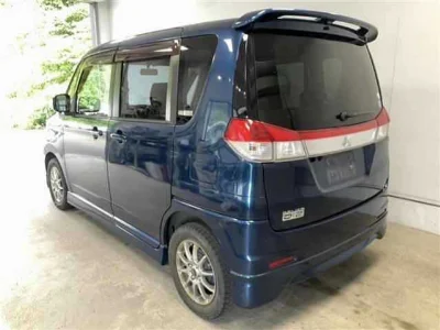 MITSUBISHI DELICA D2
