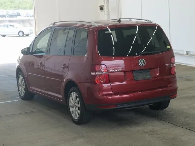 VOLKSWAGEN GOLF TOURAN