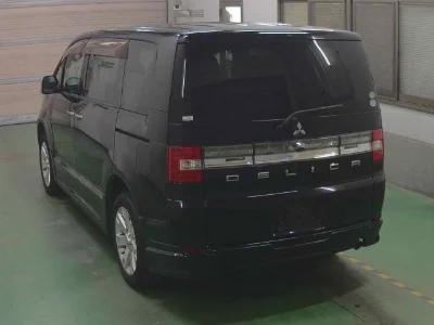 MITSUBISHI DELICA D5