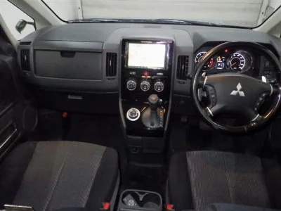MITSUBISHI DELICA D5