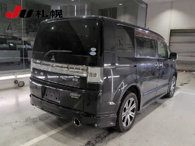MITSUBISHI DELICA D5