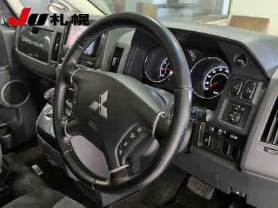 MITSUBISHI DELICA D5