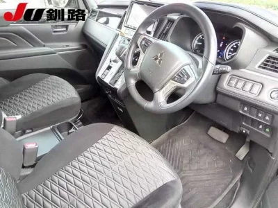 MITSUBISHI DELICA D5